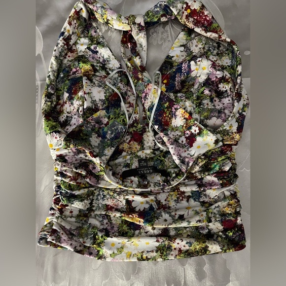 Guess (xsm) Beautifully cut, lined bust. Lifts slightly as well. - Picture 4 of 6